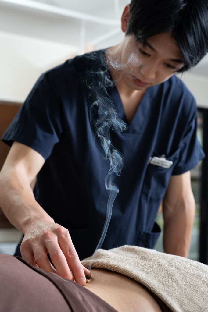 志鍼塾認定鍼灸師によるお灸施術